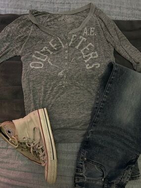 American Eagle Outfitters Gray Graphic Henley